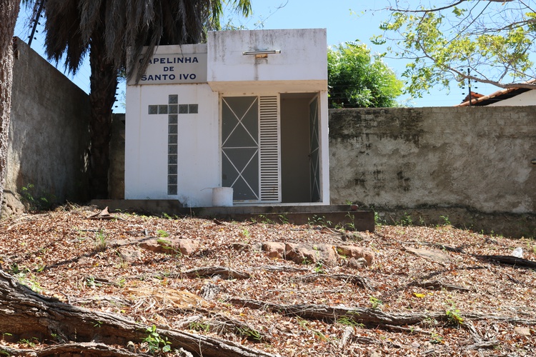 Capela de Santo Ivo localizada dentro do terreno da OAB/PI