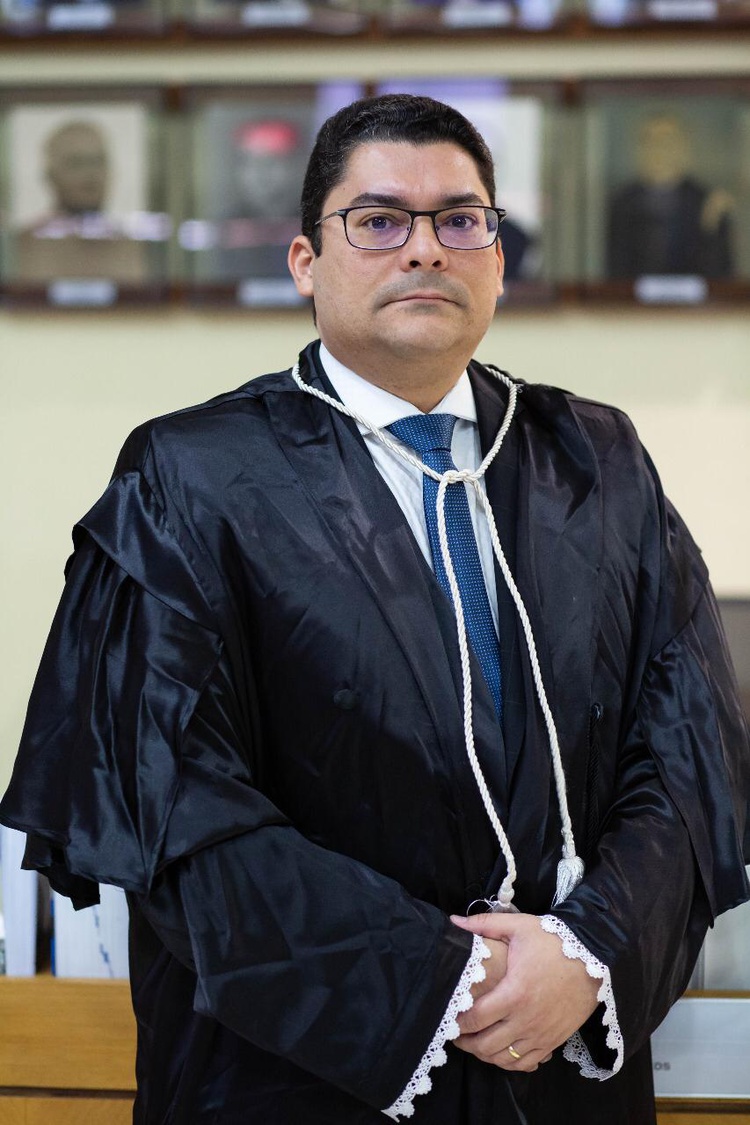 Juiz eleitoral do TRE/PI, Dr. Alessandro Lopes.