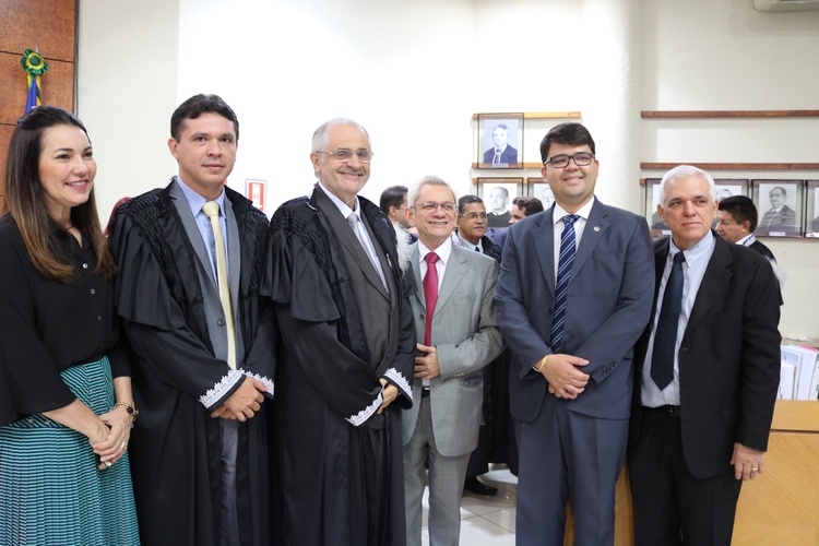 Bastante prestigiada a posse do jurista Astrogildo Assunção no TRE/PI