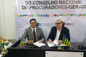 Procuradores-Gerais do MPPI e do MPGO assinam termo de cooperação técnica (Foto: divulgação)