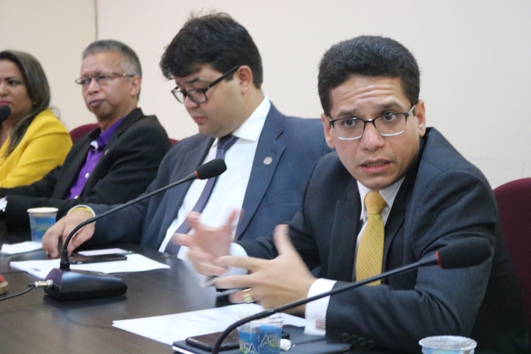 Secretário Daniel Oliveira pede desculpas pública ao advogados