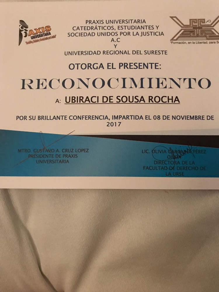 Diploma ao Promotor Ubiraci Rocha no México