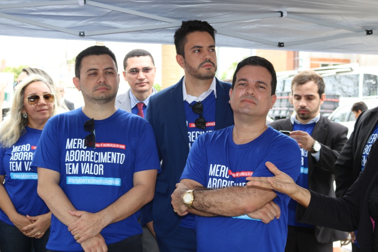 Advogados protestam contra decisões 