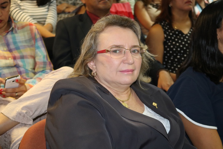 Dra. Núbia Cordeiro é nova diretora geral do TRE/PI