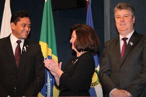 PGJ do Piauí, Cleandro Moura, com a a Procuradora-Geral da República, Raquel Dodge, e o Presidente do CNPG, Sandro Neis (Foto: Divulgação)