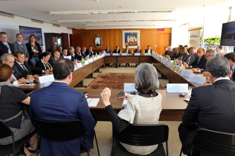 Cármen Lúcia  cobra dados sobre o número de magistrados licenciados , no encontro com Tribunais.