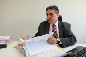 Dr. José Olindo Gil Barbosa, juiz titular. (Foto: Reprodução)
