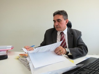 Dr. José Olindo Gil Barbosa, juiz titular.