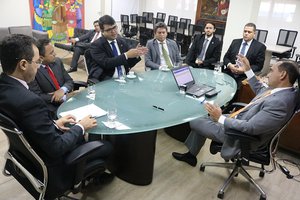 Presidente da Subseção da OAB em Corrente/PI, Ismael Paraguai, Presidente da OBA-PI, Chico Lucas,Tribunal Regional do Tralho e Presidente do TJ Erivan Lopes. (Foto: Assessoria)
