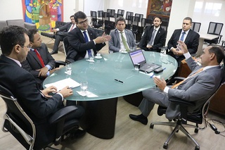 Presidente da Subseção da OAB em Corrente/PI, Ismael Paraguai, Presidente da OBA-PI, Chico Lucas,Tribunal Regional do Tralho e Presidente do TJ Erivan Lopes.