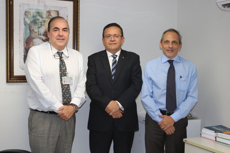 Desembargado Sebastião Martins, Consul Cesar Villone.