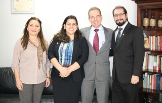 Lucas Villa, a diretora geral da Escola Superior de Advocacia, Naiara Moraes, a conselheira federal Eduarda Mourão e o presidente da Editora Fórum, Luis Claudio Ferreira.