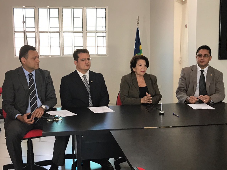 O Procurador-Geral de Justiça, Cleandro Moura, e a Presidente da Junta Comercial do Piauí (JUCEPI), Maria Alzenir Porto da Costa