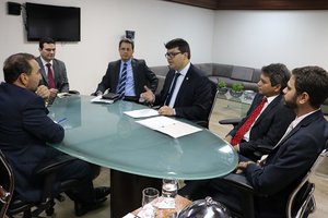 Presidente da OAB/PI, Chico Lucas e Diretoria levam situação do judiciário ao Presidente Erivan Lopes. (Foto: Reprodução)