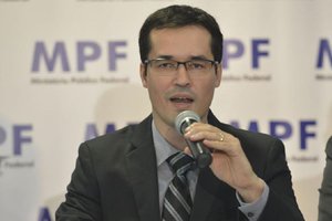 DELTAN DALLAGNOL AFIRMA QUE A POPULAÇÃO ESTÁ CANSADA DE SER ROUBADA (Foto: JOSÉ CRUZ/ ABR)