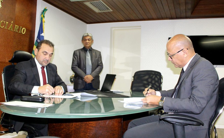 Desembargador Erivan Lopes Presidente do TJPI e o Secretário Franzé Silva.