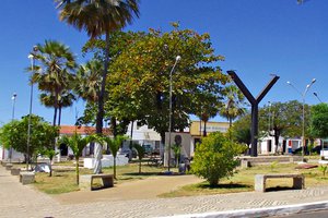 Imagens da praça de Canto do Buriti sul do Piauí. (Foto: reprodução)