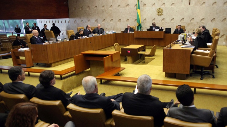 Maioria dos ministros rejeita volta de doações empresariais a campanhas eleitorais.