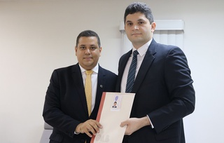 O diretor tesoureiro da OAB-PI, Lucimar Santos Filho, e o Procurador-Geral Adjunto da PGE-PI, Kildere Ronne de Carvalho e Souza conduziram as solenidades.