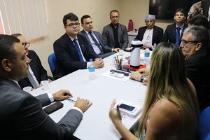Presidente da OAB/PI, Chico Lucas e advogados criminalistas. (Foto: reprodução/oab/pi)