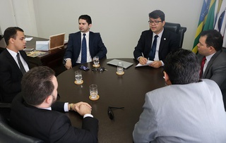 Procuradores municipais e presidente da Ordem Chico Lucas