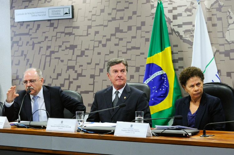 Senadores durante audiência no senado federal