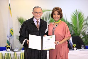 Solenidade homenageou 14 autoridades pelos serviços prestados aos órgão. (Foto: TCE-PI)