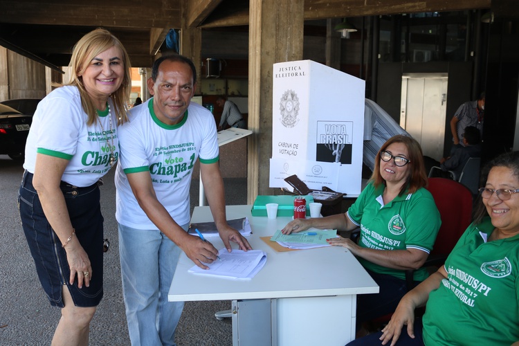 Presidente do Sindjus, Carlos Eugênio votando