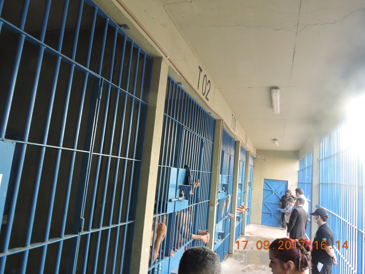 Presos e o Comitê de combate de a tortura