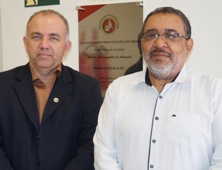 Promotor de Justiça Nivaldo Ribeiro (à direita) com o presidente da Subseção da OAB em Piripiri, Mauro Júnior. Foto - portal Clique Piripiri.