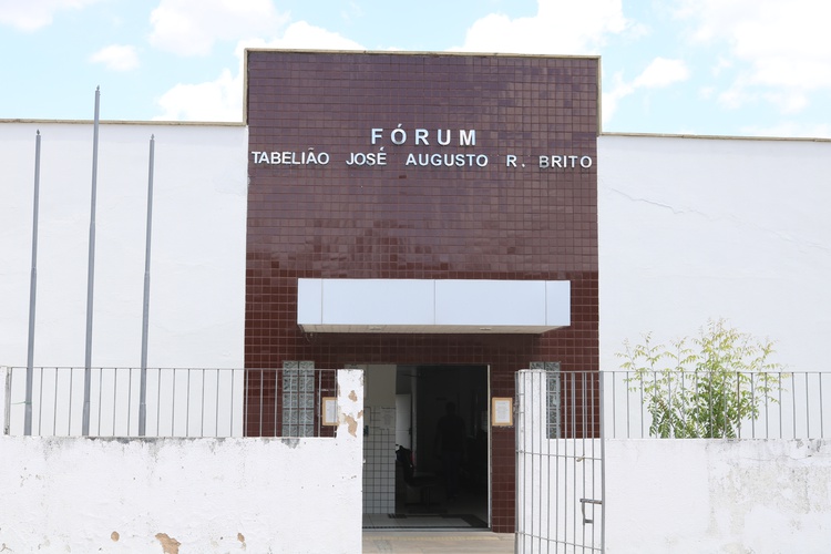 Sede do Forúm da Comarca de Monsenhor Gil.