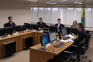 8ª Turma do TRF-4 durante julgamento de apelação do ex-presidente, em 24 de janeiro. (Foto: Sylvio Siragelo/trf4)