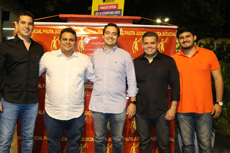 Advogados marcando presença no encontro da oposição