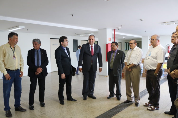 Autoridades judiciais recepcionando o presidente da Fecomercio Valdeci Cavalcante