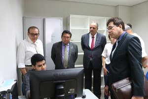 Visitando a central de identificação da central de inquéritos (Foto: TELSÍRIO ALENCAR/PAUTAJUDICIAL)