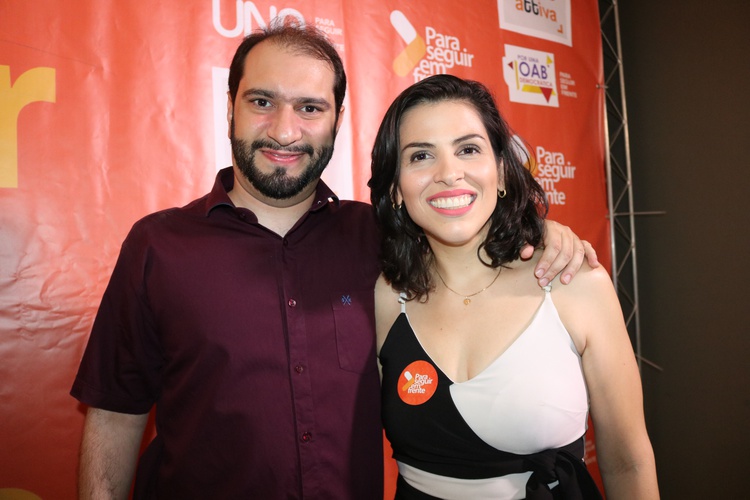 Candidato Lucas Villa e  sua vice Naiara Morais