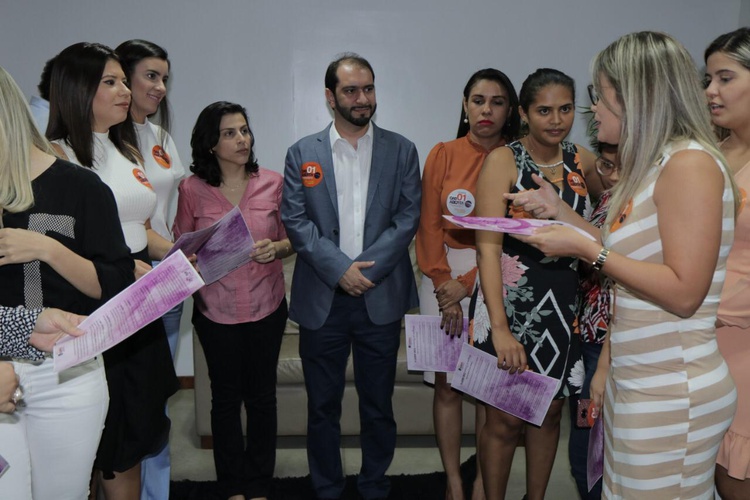 Lucas Villa recebe “Carta Lilás” com propostas de advogadas do Piauí