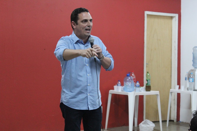 Advogado Fábio Veloso durante encontro na Adufpi