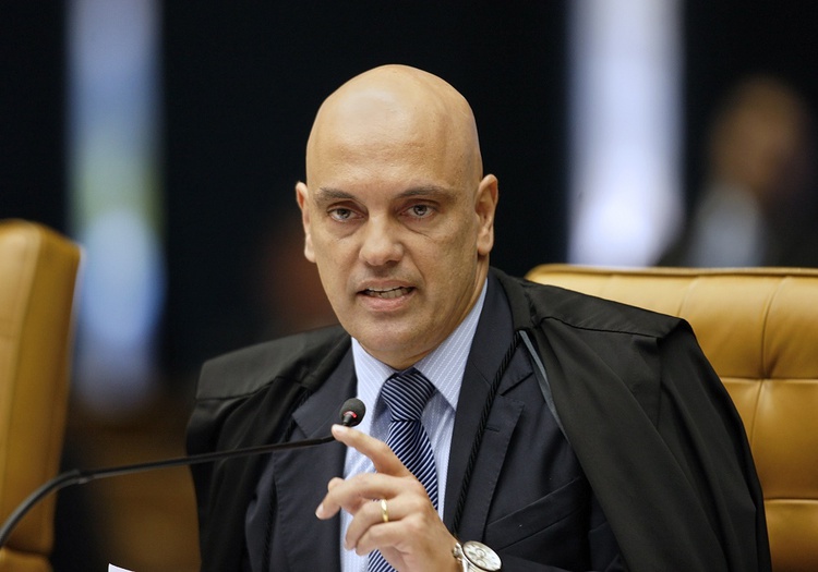 Em seu voto, Moraes afirmou que a execução provisória da pena é compatível com a Constituição. O ministro disse que resolveu manifestar sobre o caso após o anúncio da presidente do STF, Cármen Lúcia.