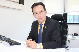 Juiz Carlos Hamilton Bezerra, titular da 1ª vara criminal de Teresina. (Foto: TELSÍRIO ALENCAR/PAUTAJUDICIAL) Juiz Carlos Hamilton Bezerra, titular da 1ª vara criminal de Teresina. (Foto: TELSÍRIO ALENCAR/PAUTAJUDICIAL)