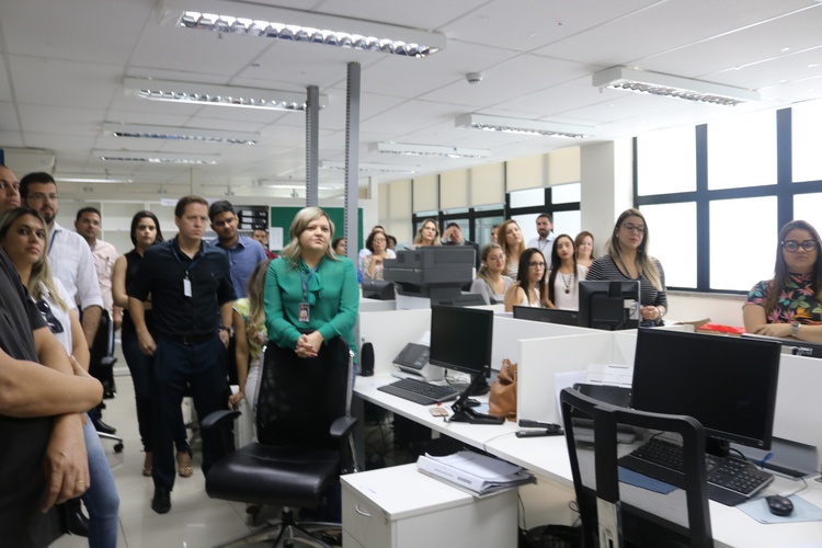 Os funcionários e assessores da Central de Inquéritos de Teresina fizeram uma homenagem ao juiz Luiz Moura Correa que está de aniversário na data de hoje, 13/03.