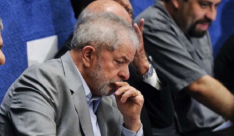 Lula tem até as 17h de sexta-feira (6) para se apresentar voluntariamente à sede da Polícia Federal em Curitiba. Ex-presidente foi condenado em duas instâncias por corrupção passiva e lavagem.