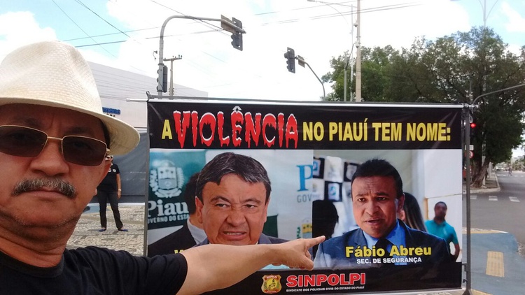 O outdoor que gerou a ação do governador contra o sinpolpi