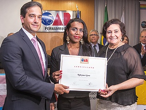 OAB-PE Robeyoncé Lima recebeu a carteira com novo nome em fevereiro.