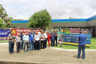 Os policiais civis em greve protestaram durante a inauguração do departamento de homicídio em Teresina.