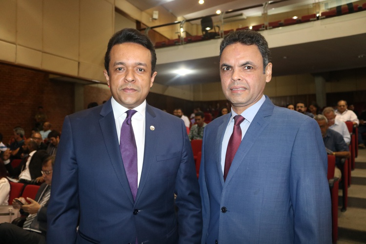 Presidente da APPM, Prefeito Gil Carlos e o Dr. Gimar santos do Ministério das Cidades