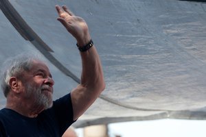 O despacho determina a suspensão da execução provisória da pena e a liberdade de Lula. (Foto: Leonardo Benassatto/Reuters)