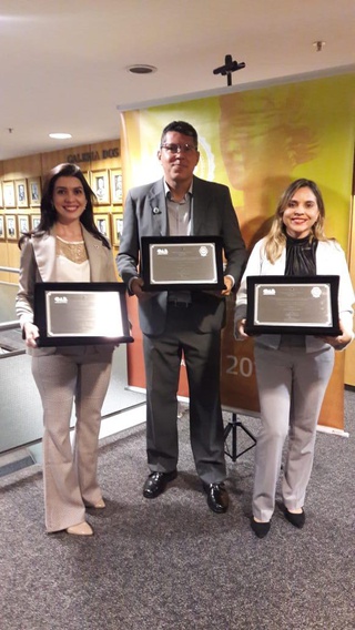 Estudantes e Professores da Universidade Estadual fazendo dando um belo exemplo