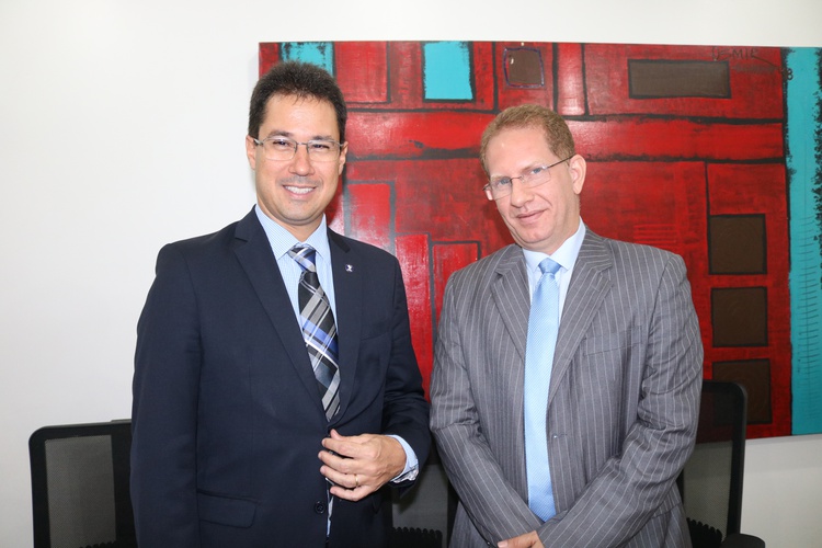 Presidente da AMAPI juiz Thiago Brandão e Luis Henrique Rego da Central de Inquéritos.