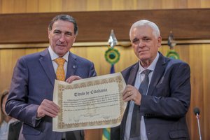 Ministro Paulo Dias de Moura do STJ e o Presidente da Assembléia Legislativa do PI deputado Themistócles Sampaio Pereira Filho. (Foto: Divulgação)
